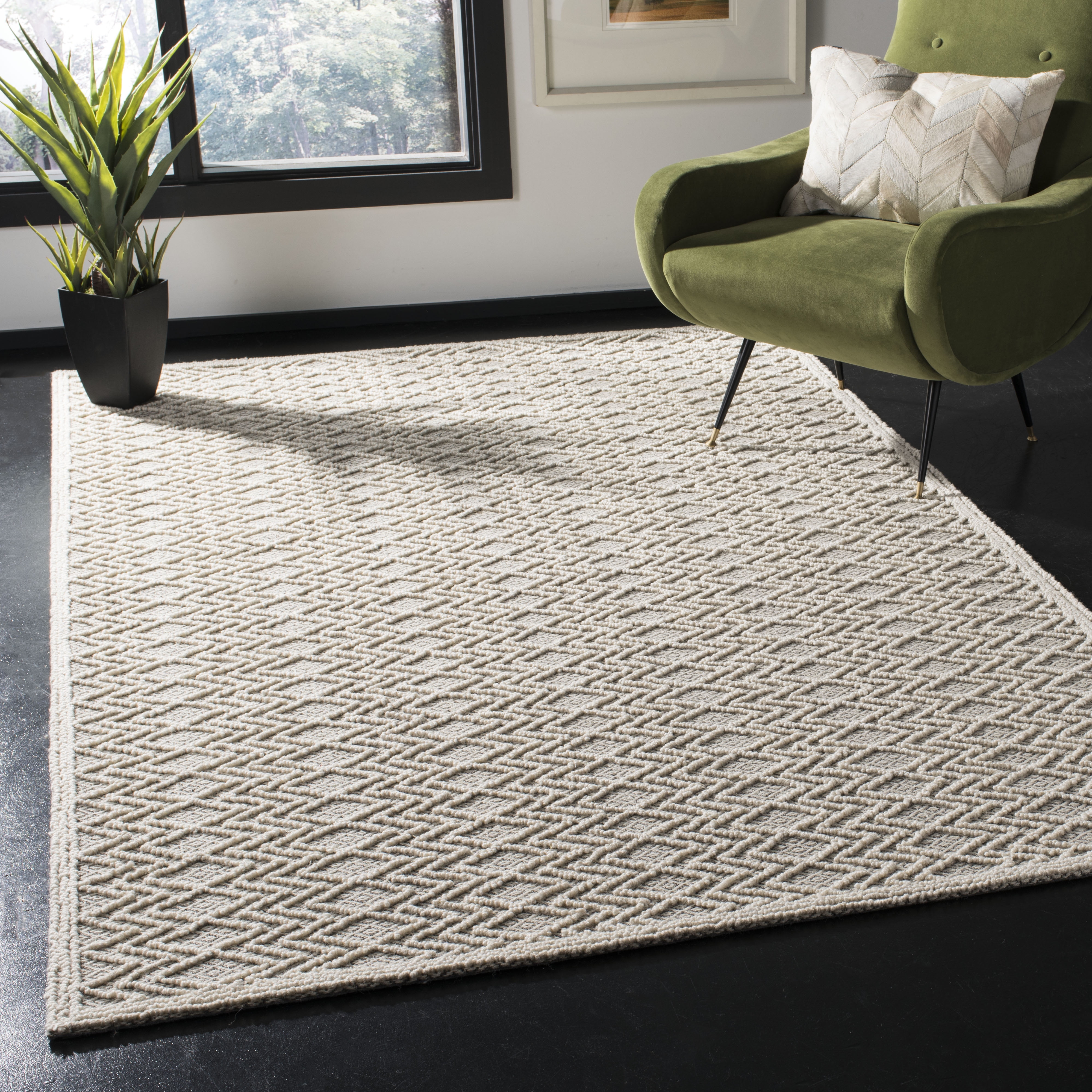 SAFAVIEH Trace Hermite Geometric Chevron Wool Area Rug, Grey/Black, 4' x 6'