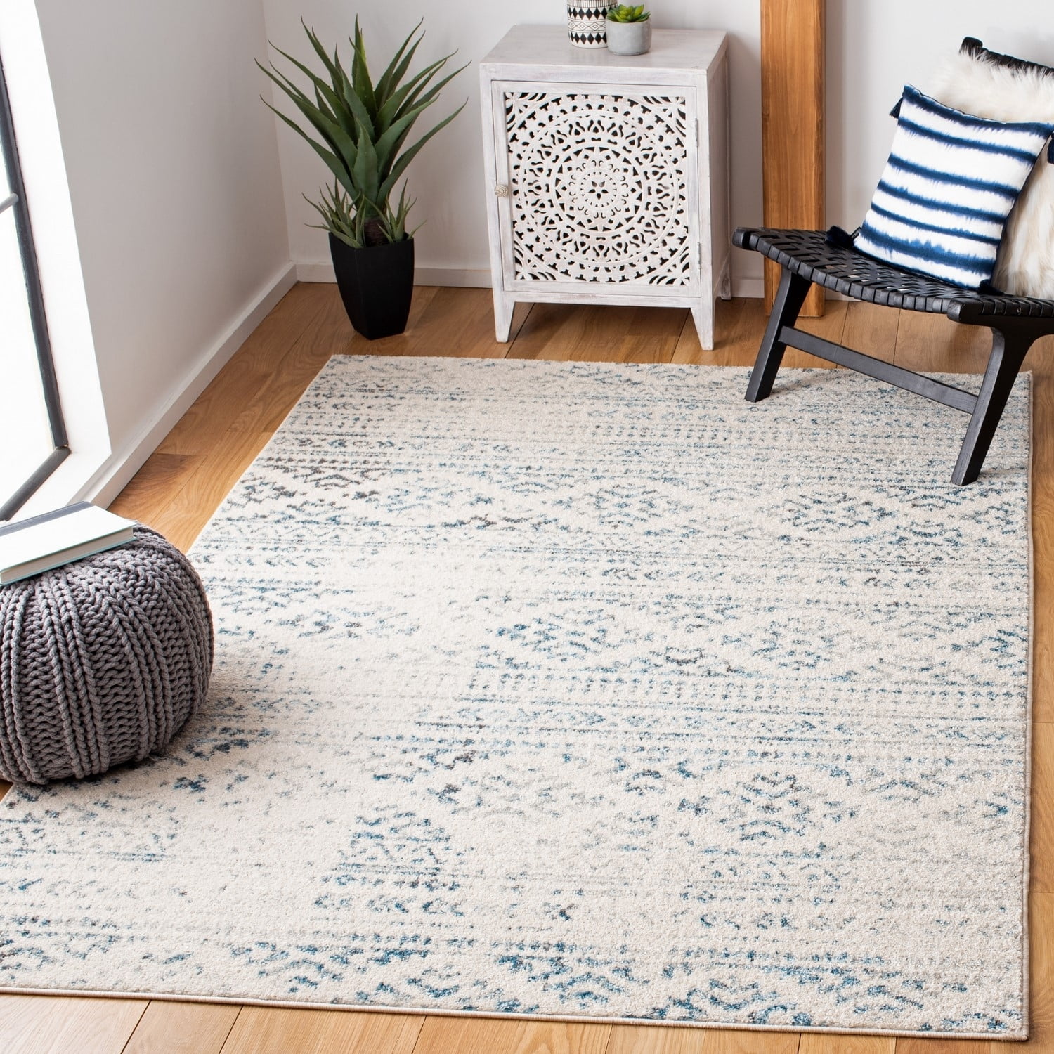 SAFAVIEH Tulum Lakisha Southwestern Area Rug, Ivory/Turquoise, 6'7" x 6'7" Round