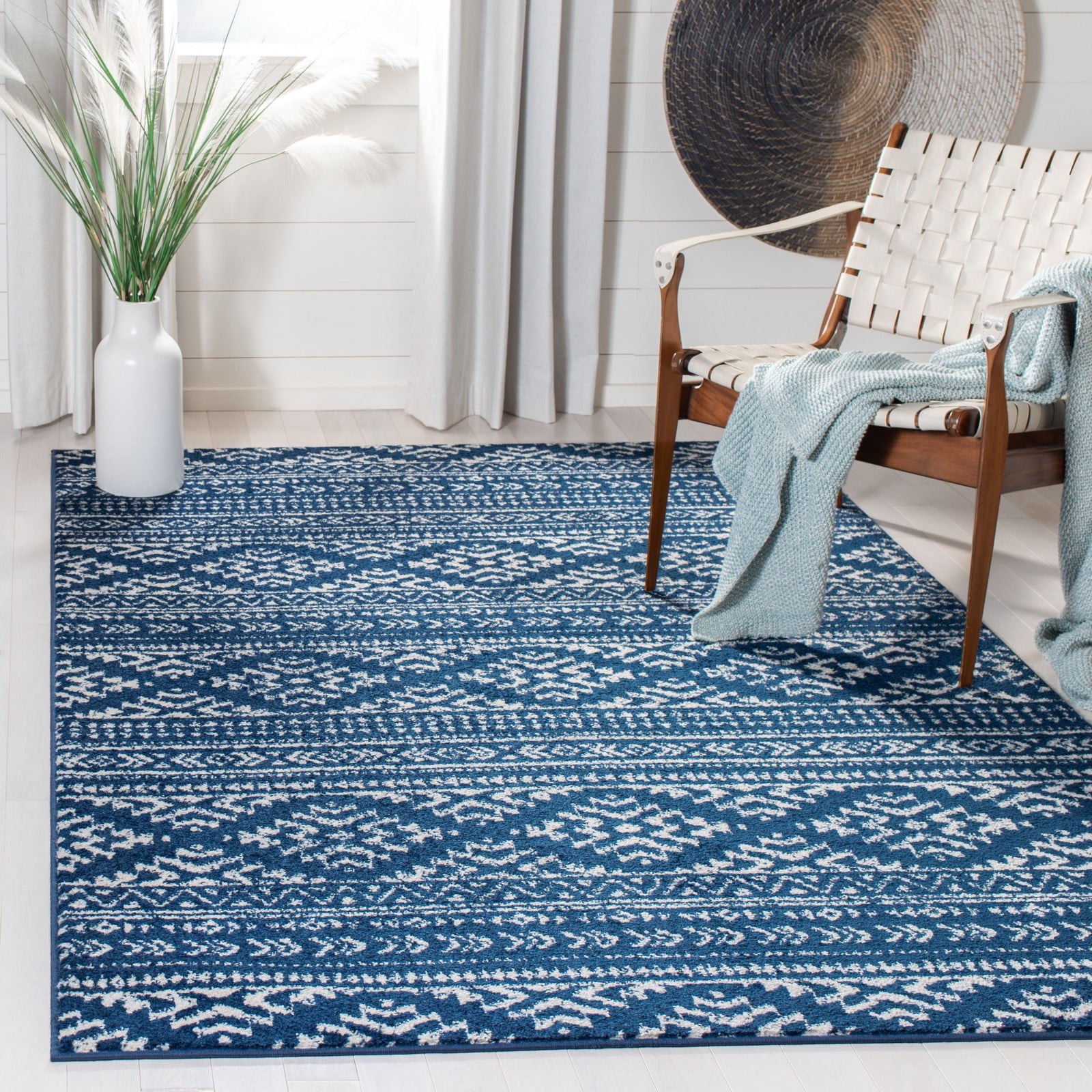 SAFAVIEH Tulum Lakisha Southwestern Area Rug, Navy/Ivory, 6' x 9'