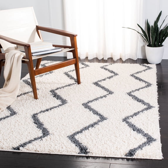 SAFAVIEH Venus Carleen Chevron Shag Area Rug, Ivory/Dark Grey, 5'3" x 7'6"