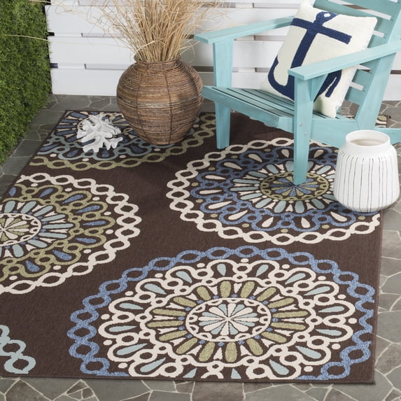 SAFAVIEH Veranda Axum Geometric Indoor/Outdoor Area Rug, 5'3" x 7'7", Chocolate/Blue
