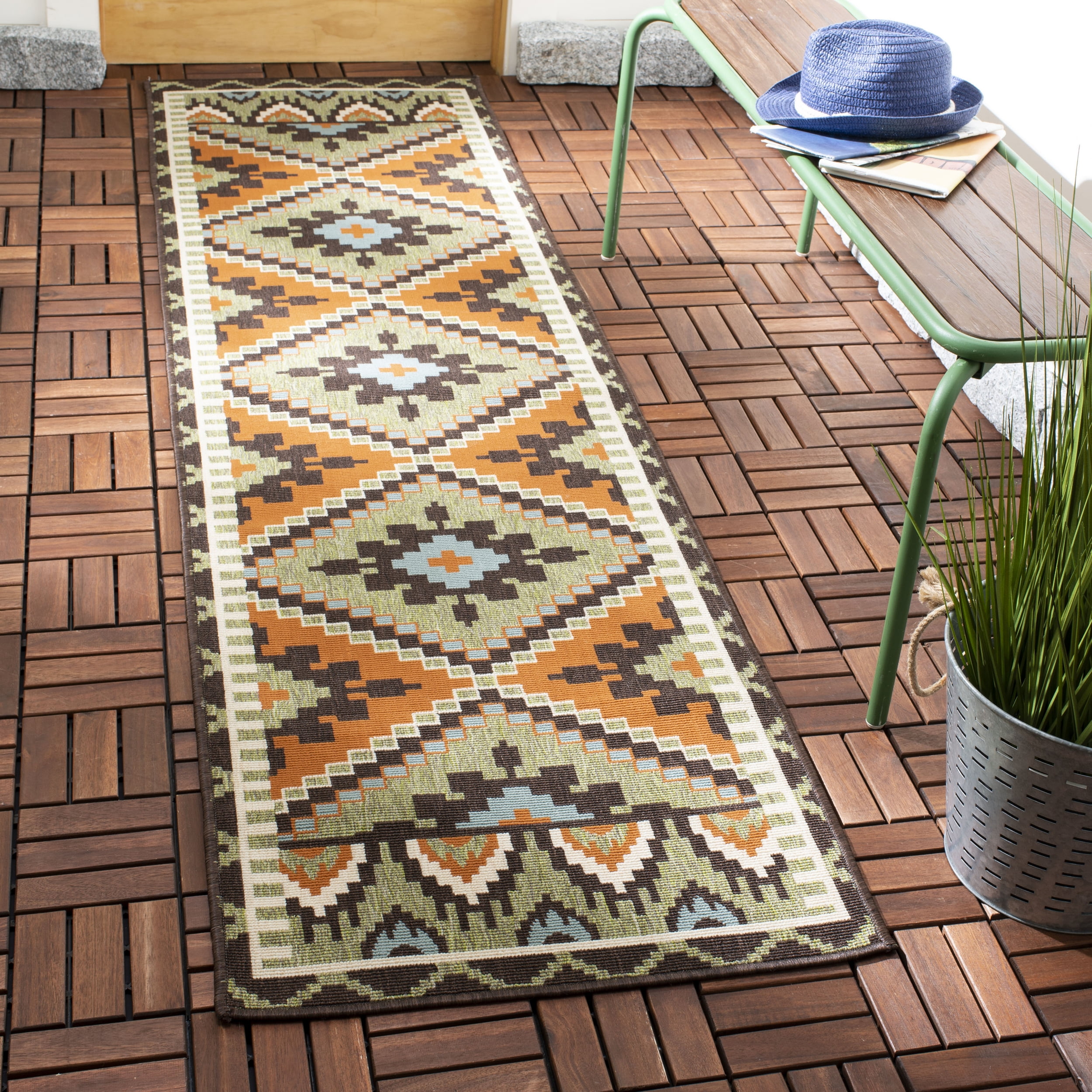 SAFAVIEH Veranda Johann Southwestern Indoor/Outdoor Runner Rug, 2'3