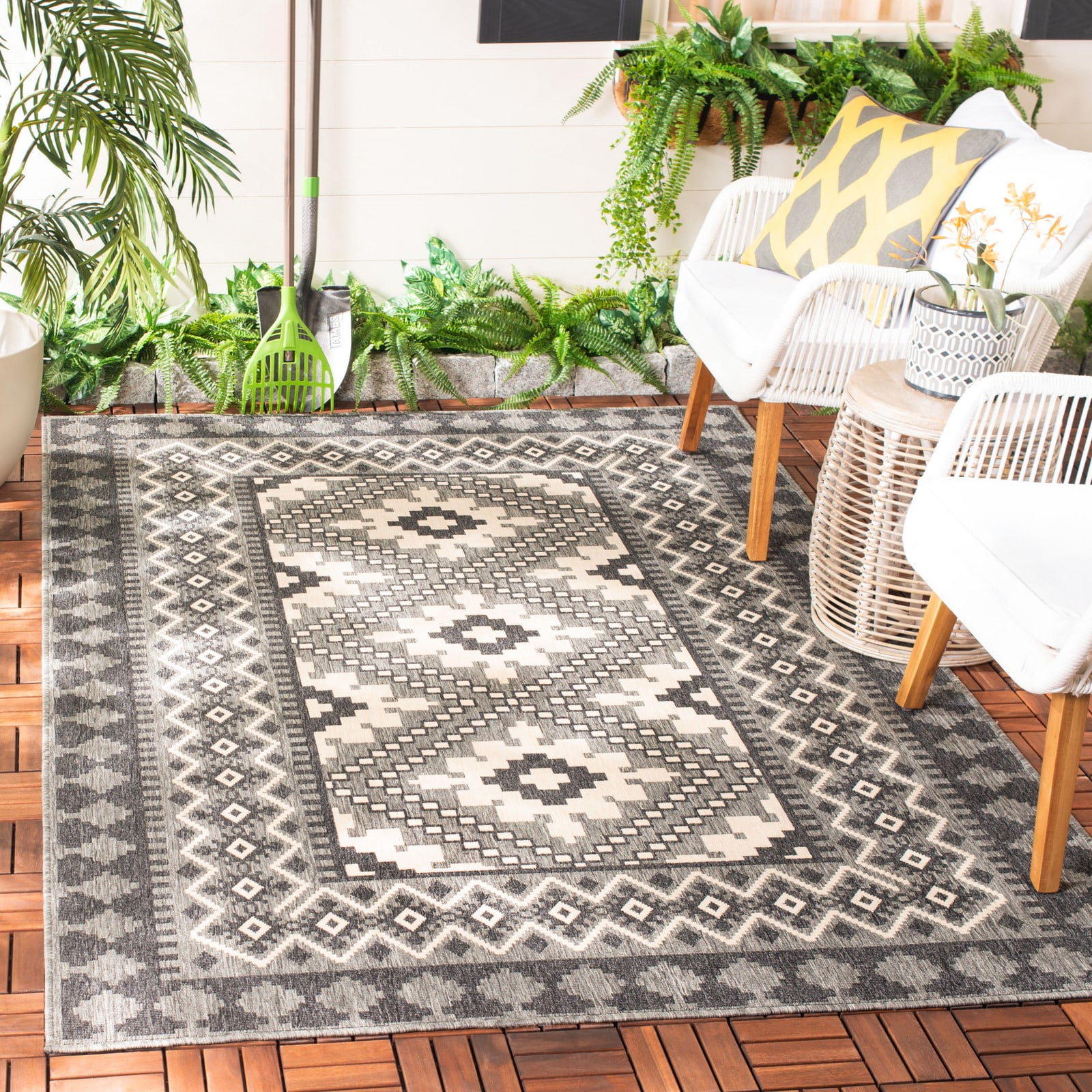 Charcoal Ivory Synthetic 2' x 3'7" Easy-Care Outdoor Rug