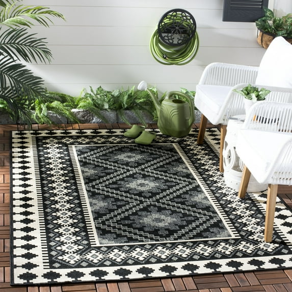 SAFAVIEH Veranda Magna Southwestern Indoor/Outdoor Area Rug, 6'7" x 9'6", Black/Cream