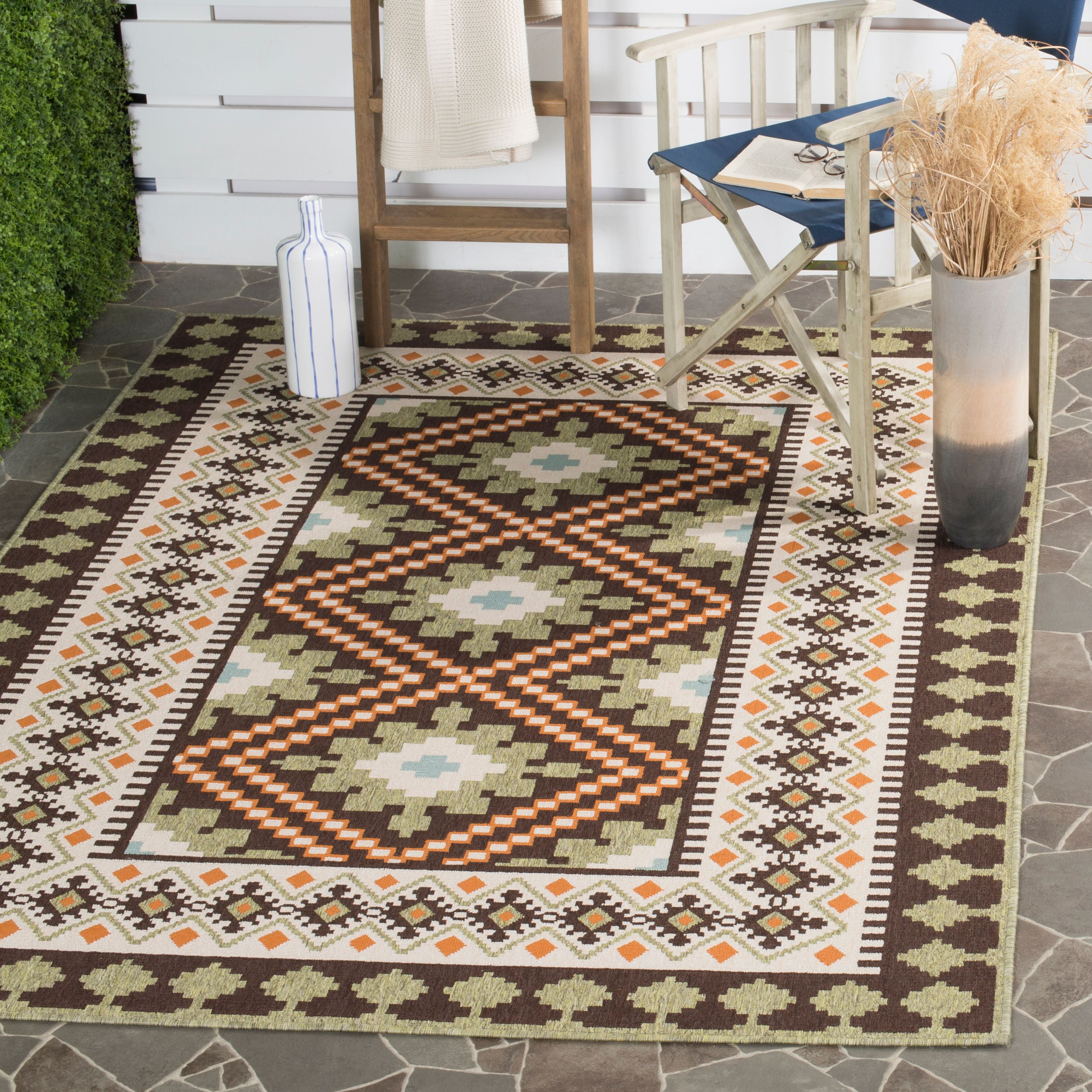 SAFAVIEH Veranda Magna Southwestern Indoor/Outdoor Area Rug, 6'7