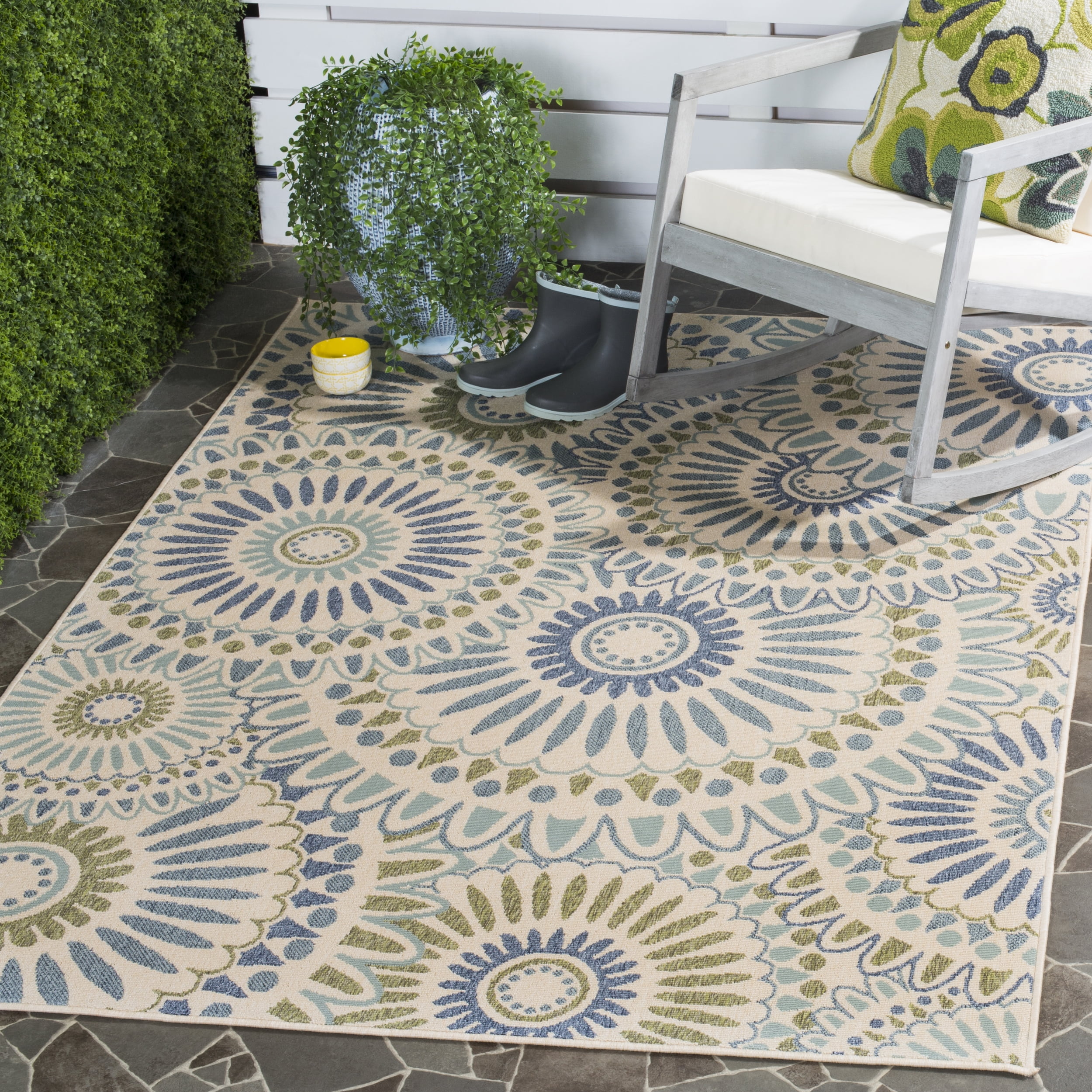 SAFAVIEH Veranda Petra Geometric Indoor/Outdoor Area Rug, 5'3" x 5'3" Square, Cream/Green