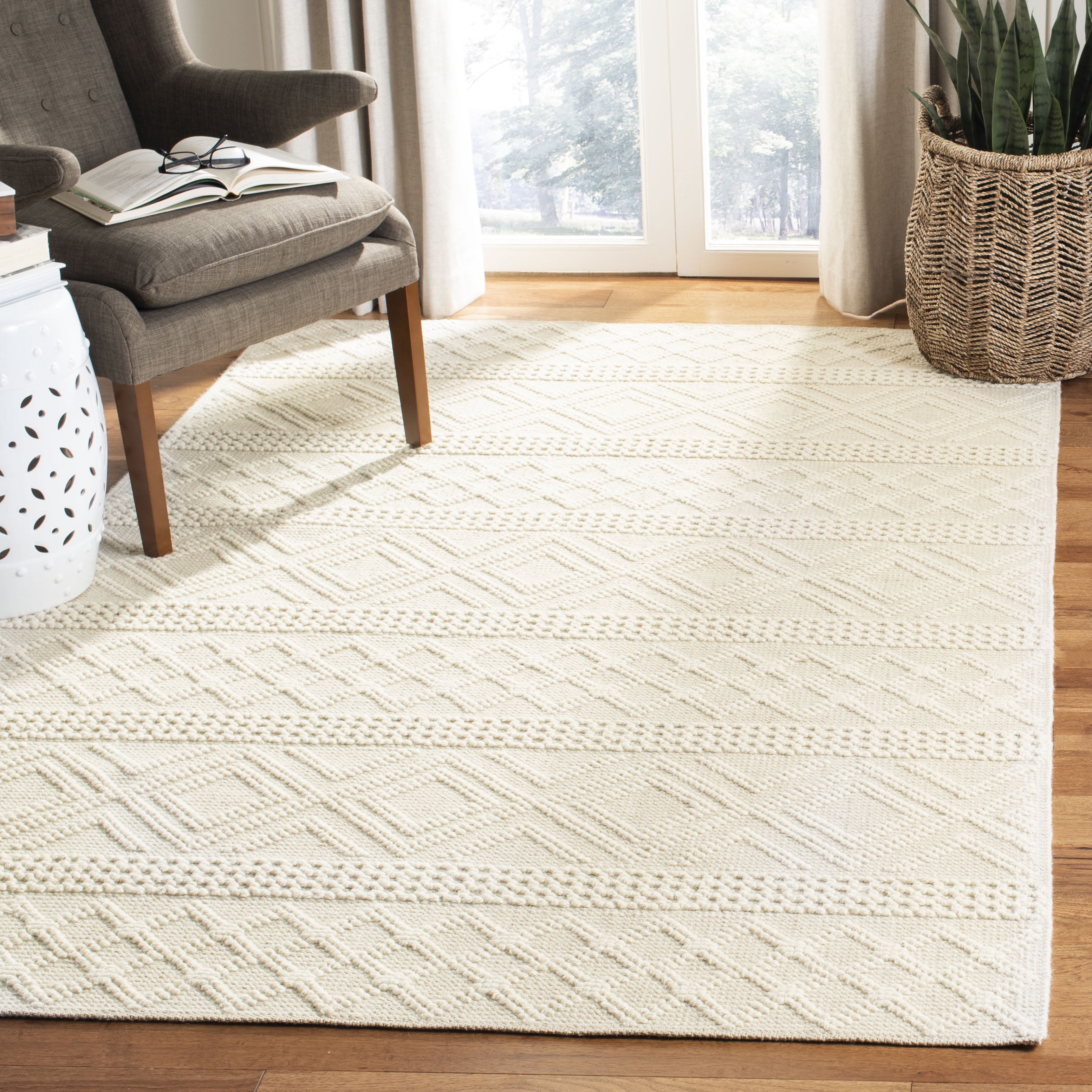 Elegant Ivory 9' x 12' Hand-Knotted Wool Area Rug