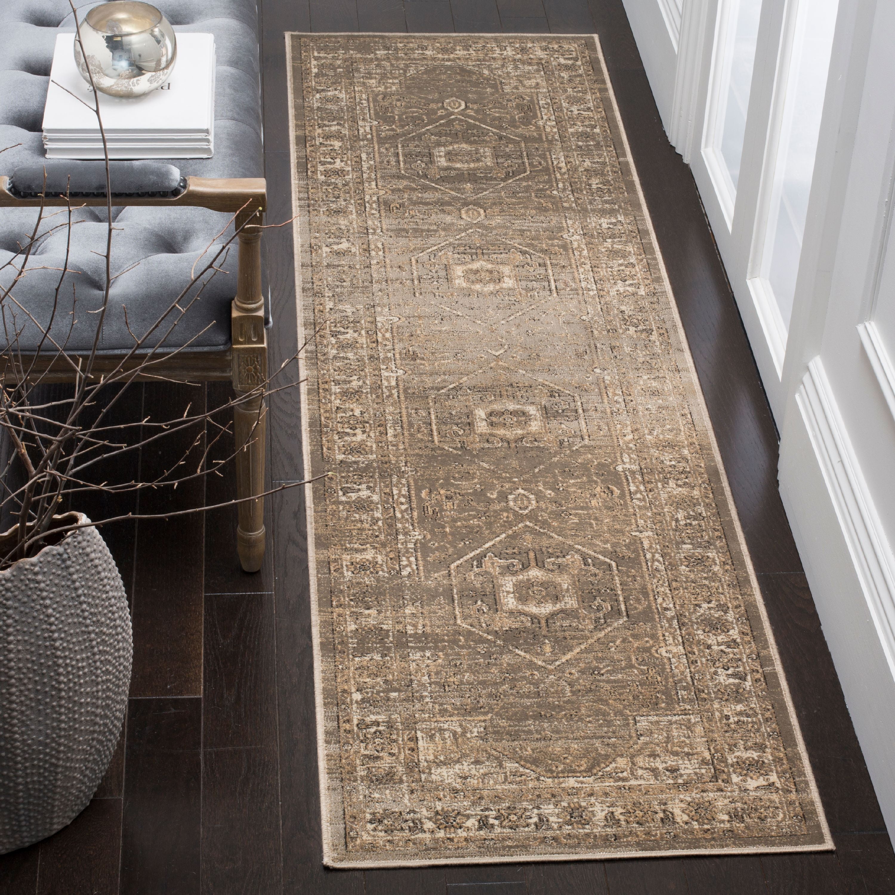 SAFAVIEH Vintage Cahal Traditional Runner Rug, Light Brown, 2'2" x 8'