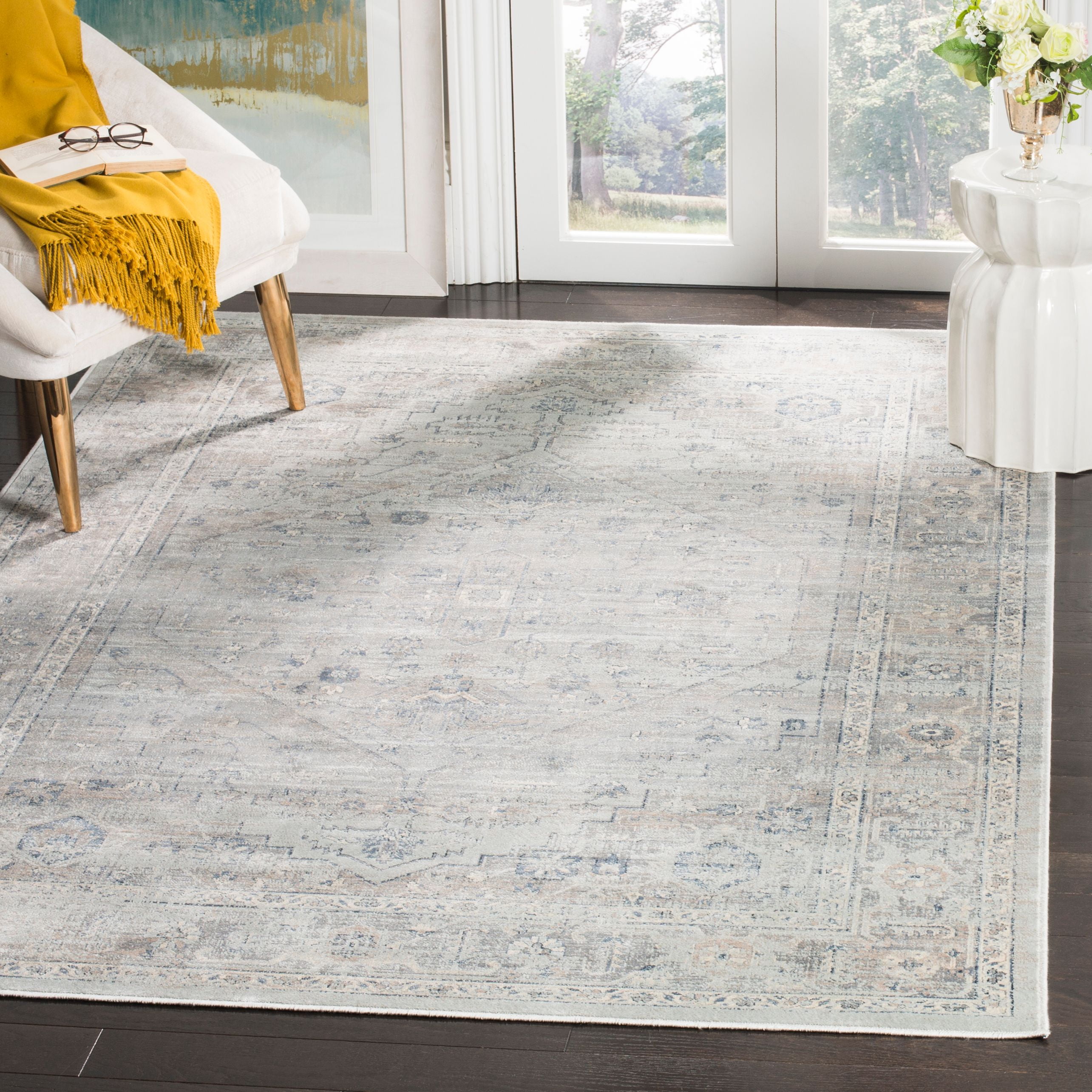 SAFAVIEH Vintage Eliot Traditional Area Rug, Light Blue, 4' x 5'7
