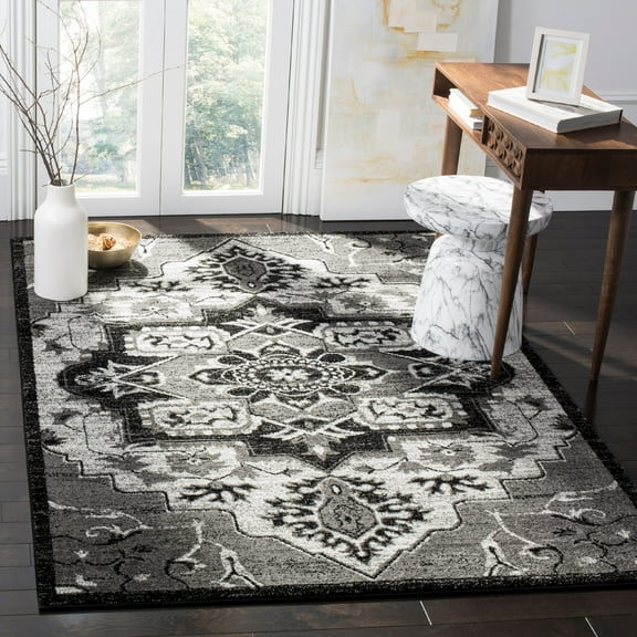 SAFAVIEH Vintage Hamadan Gladwin Floral Area Rug, Light Grey/Grey, 4' x 6'