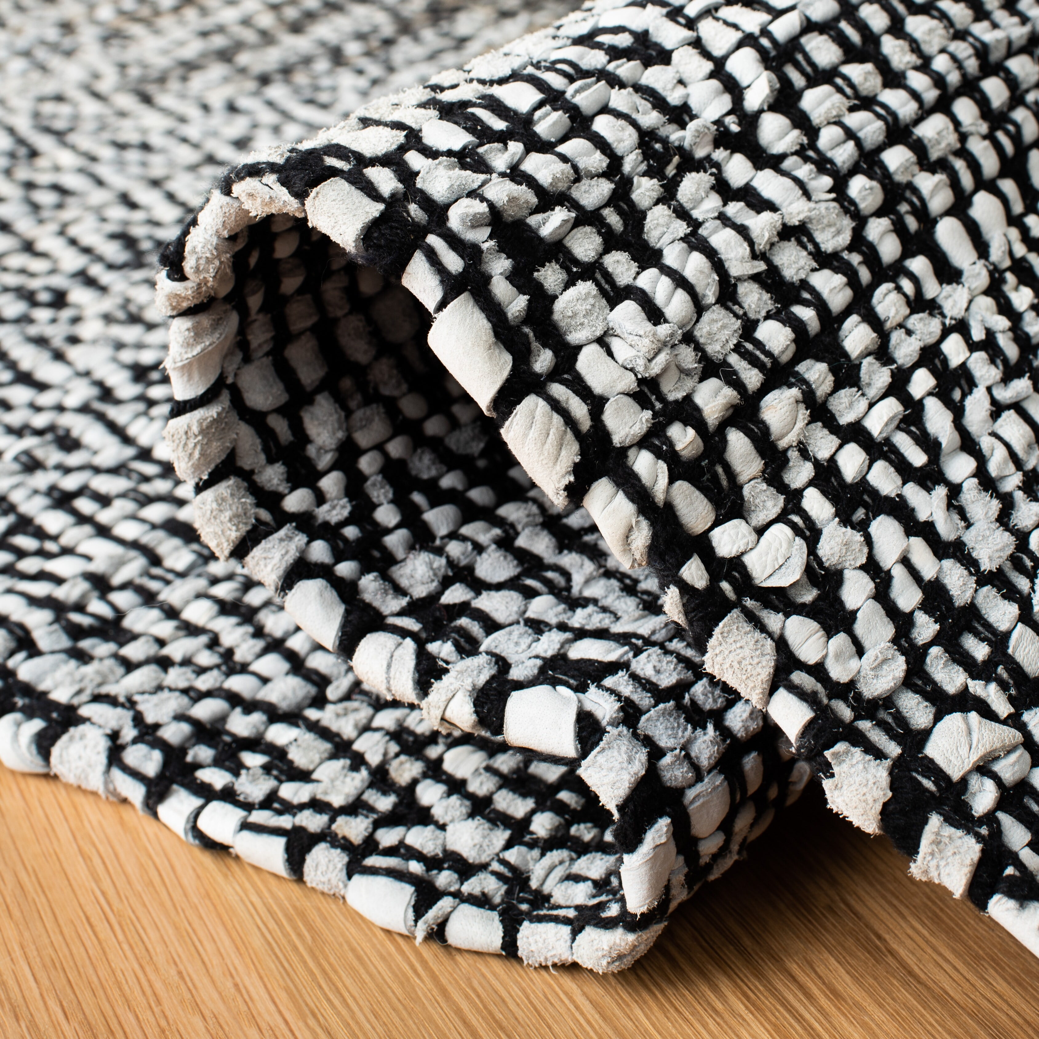Elegant Gray Cowhide 24" Round Flat Woven Handmade Rug