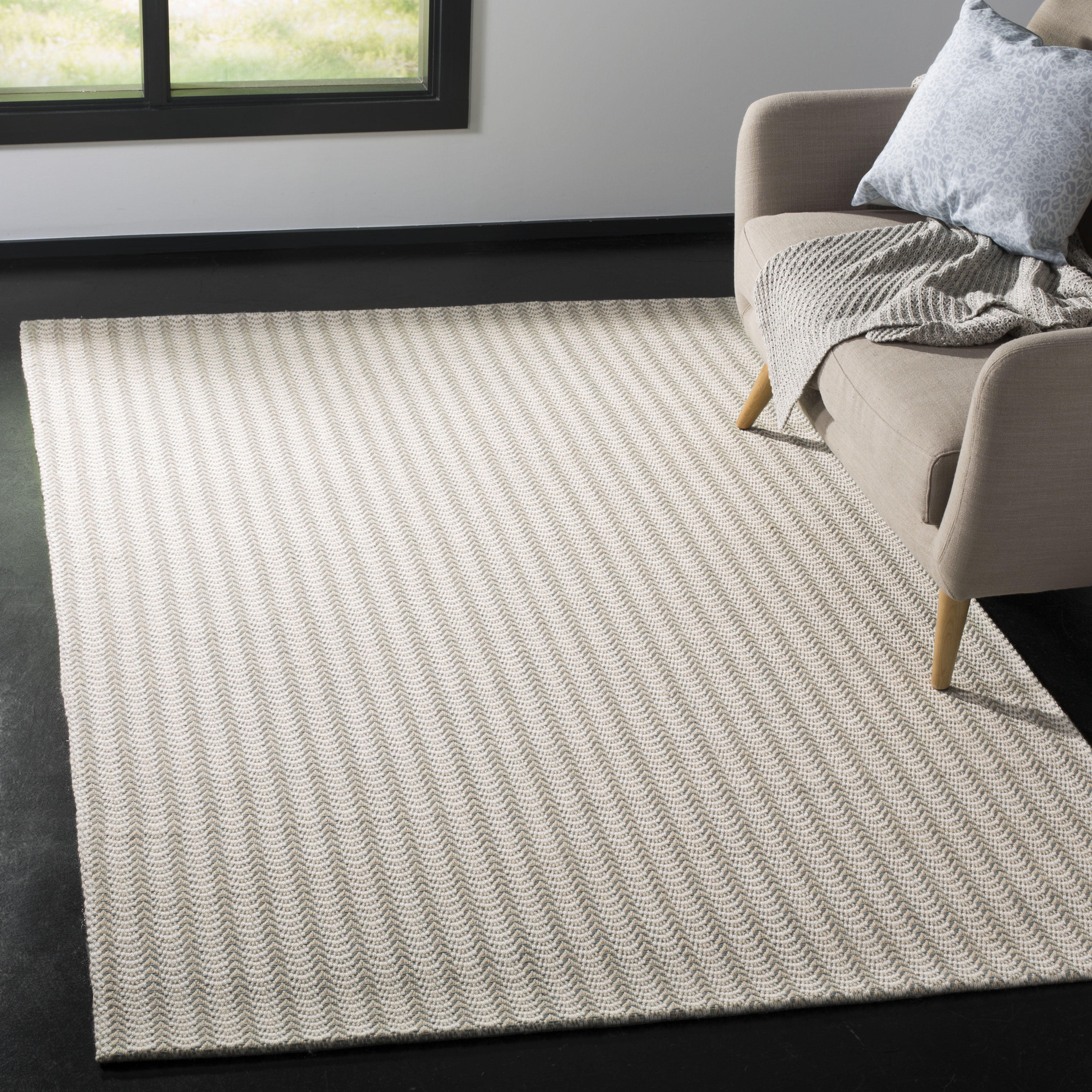 Handmade Gray Floral Wool Viscose 4' x 6' Area Rug