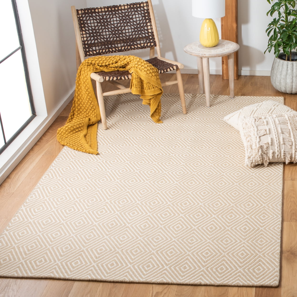 Beige Ivory Hand-Knotted Wool Floral 4' x 6' Rug