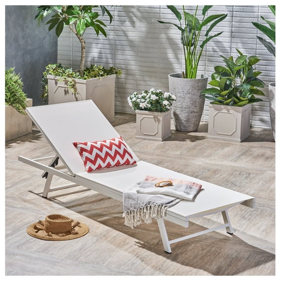 SALTON CHAISE LOUNGE