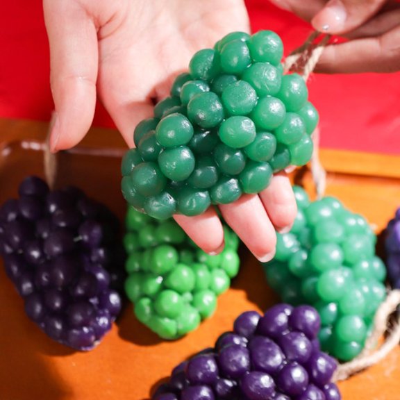 SDOHIG Green Grape Soap on a Rope, Handmade Artisan Grape Shaped Bar, Natural Decorative Gift for Showers Baptisms and Home Spa, Gentle Cleansing, 80g
