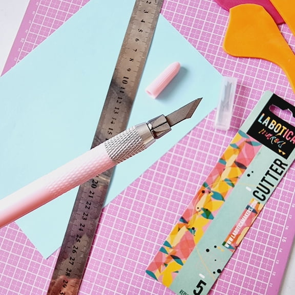 SET x2 Precision Cake Decorating Knife Set with Extra Blades Fondant & Sugar Craft Cutter Tool for Baking, Cookies & Cake Design (Pink)