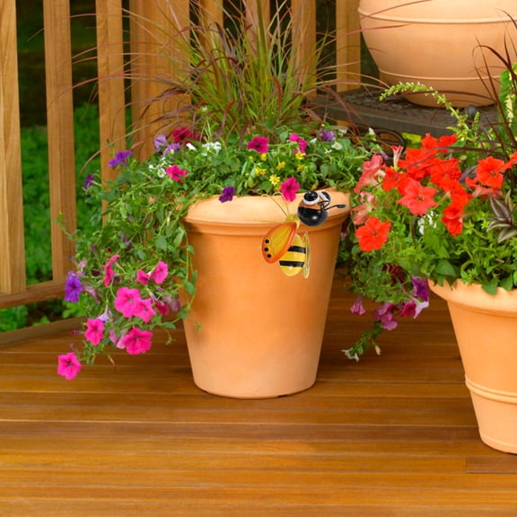 SEWCHICS 2Pcs Yellow Iron Bee Wall Hanging Art with Intricate Metal Craft for Patio and Yard