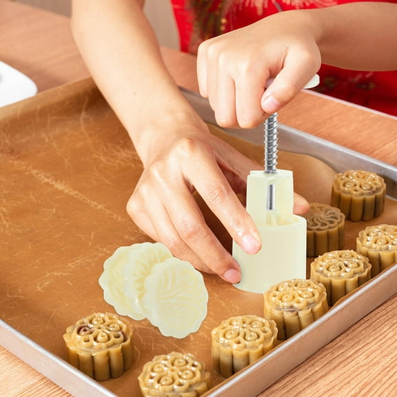 SEWCHICS Moon Cake Maker Round Diy Home Kitchen 1 Set
