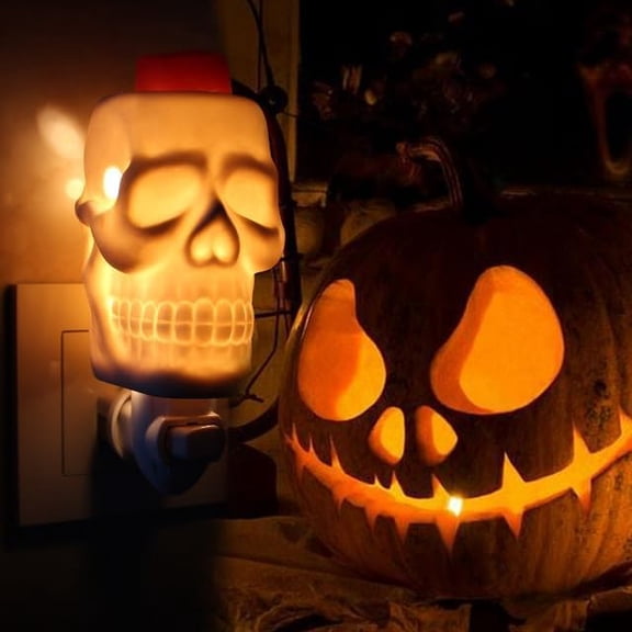 SHAANXIXIAN Skull Wax Warmer Plug in for Home Dcor, Wax Warmer Night Light, Home Fragrance Diffuser, Bas-Relief Craft, 360 Rotatable 3-prongs Plug, No Flame, with One More Bulb, Skull