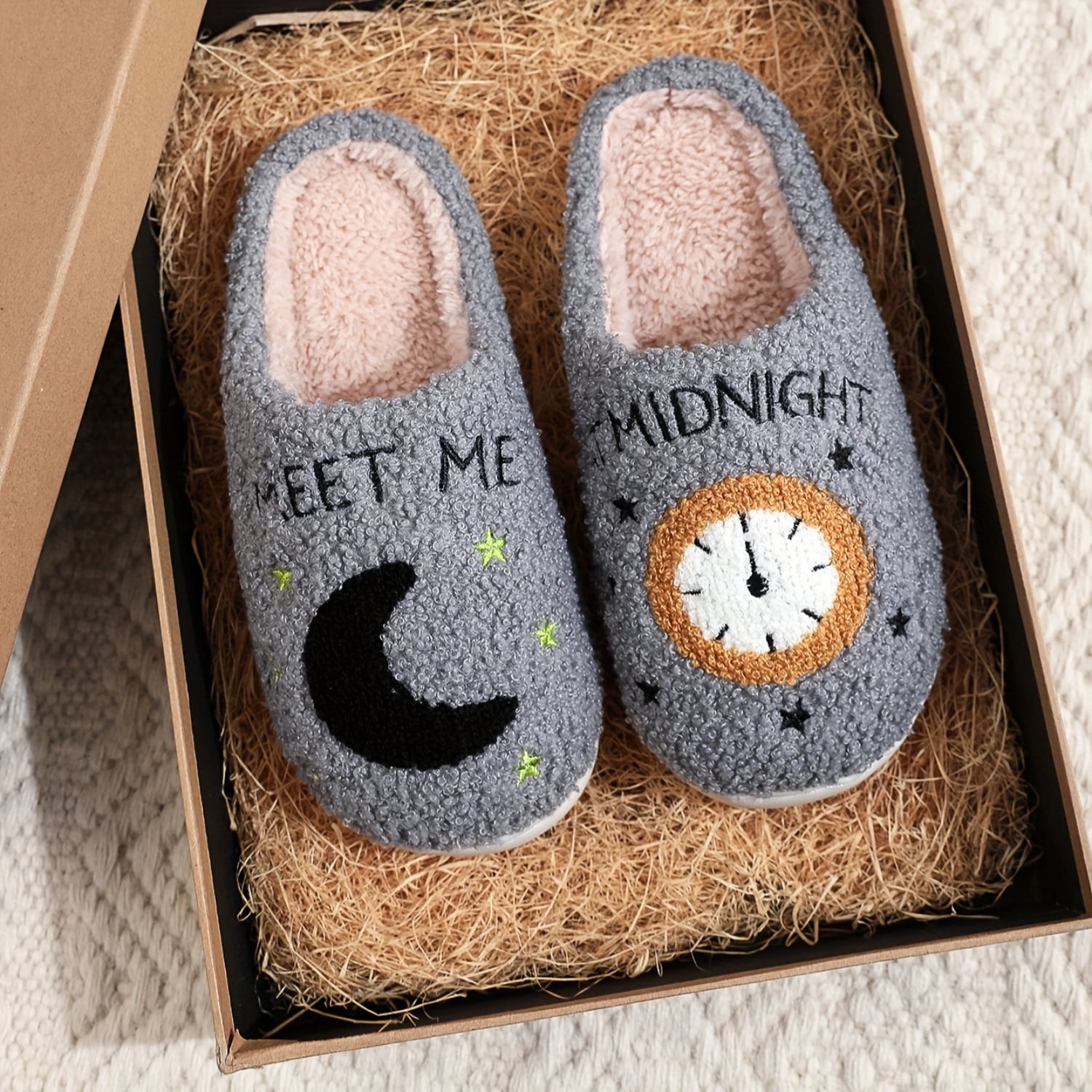 SHENZHENXULIZX Cozy Men‘s Winter Indoor Slippers with Unique Graphic