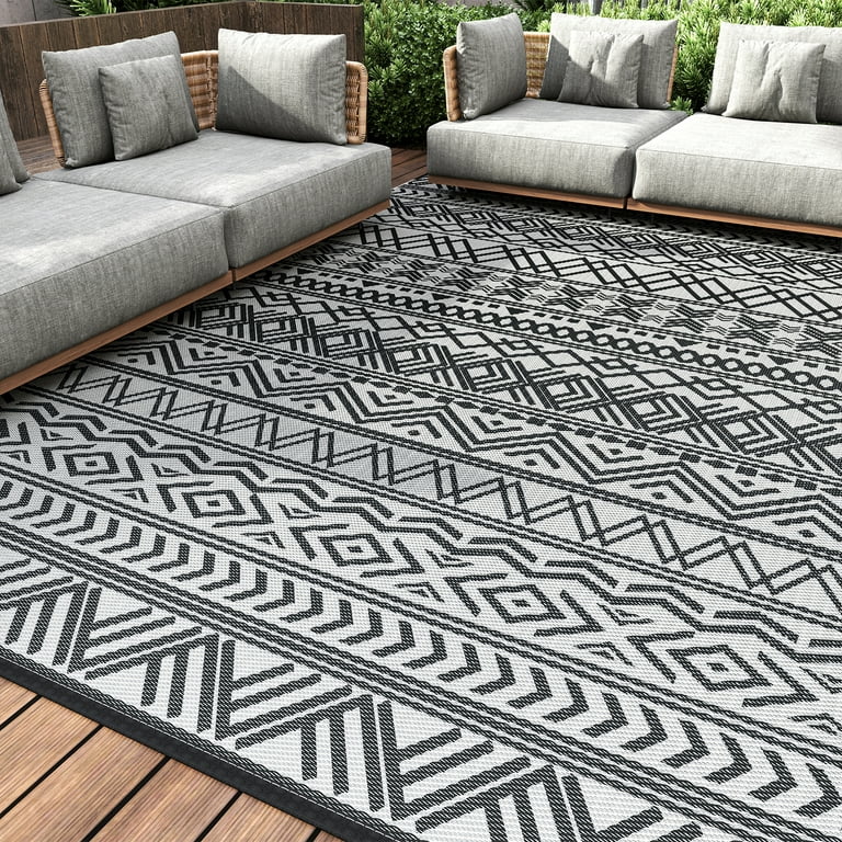 Oversized Black & Gray Geometric Reversible Outdoor Mat (3 size
