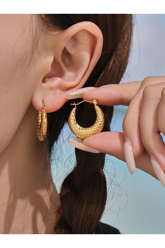 18K Gold-Plated Fish Scale Pattern Hoop Earrings - Elegant & Textured for Timeless Charm