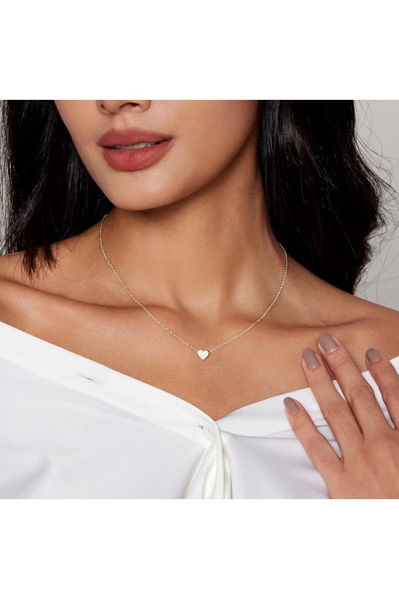 Cute Heart Necklace Dainty 18k Silver Plated Tiny Heart Pendant Choker Necklaces Small Love Heart Chain Necklace for Women Simple Necklace for Women Trendy Jewelry