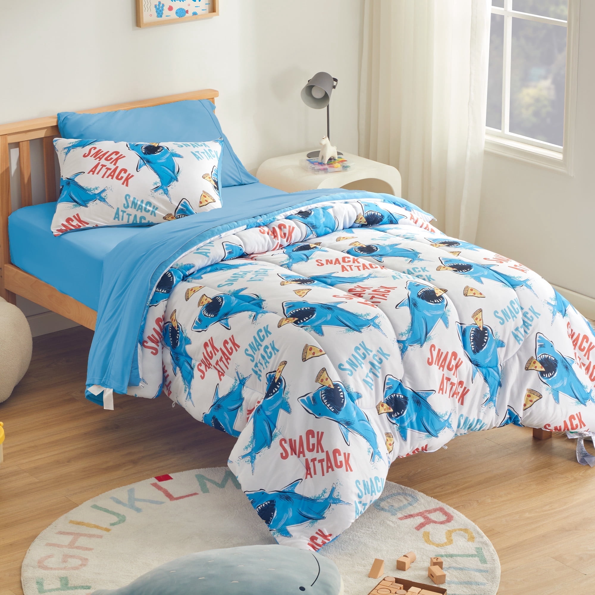Sleep Zone Jersey Knit 3-Piece Full/Queen Size Comforter Set, Lightweight Kids Bedding Sets for All Seasons, Fluffy Soft, Easy Care (Sharks, Full/Queen)