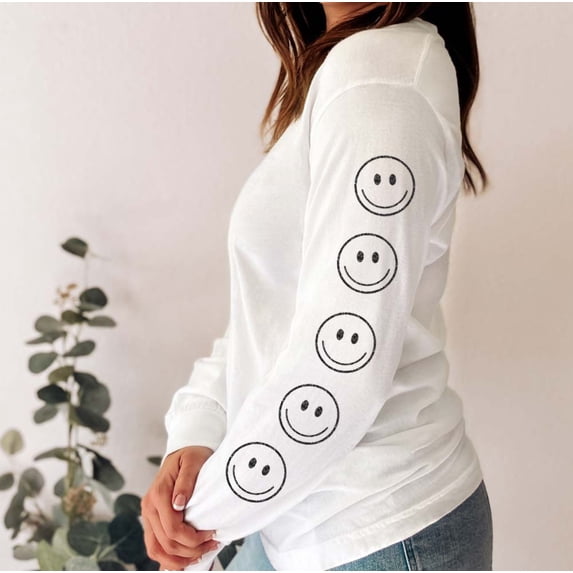 SMILEY FACE SLEEVE Graphic Garment dyed T-Shirt