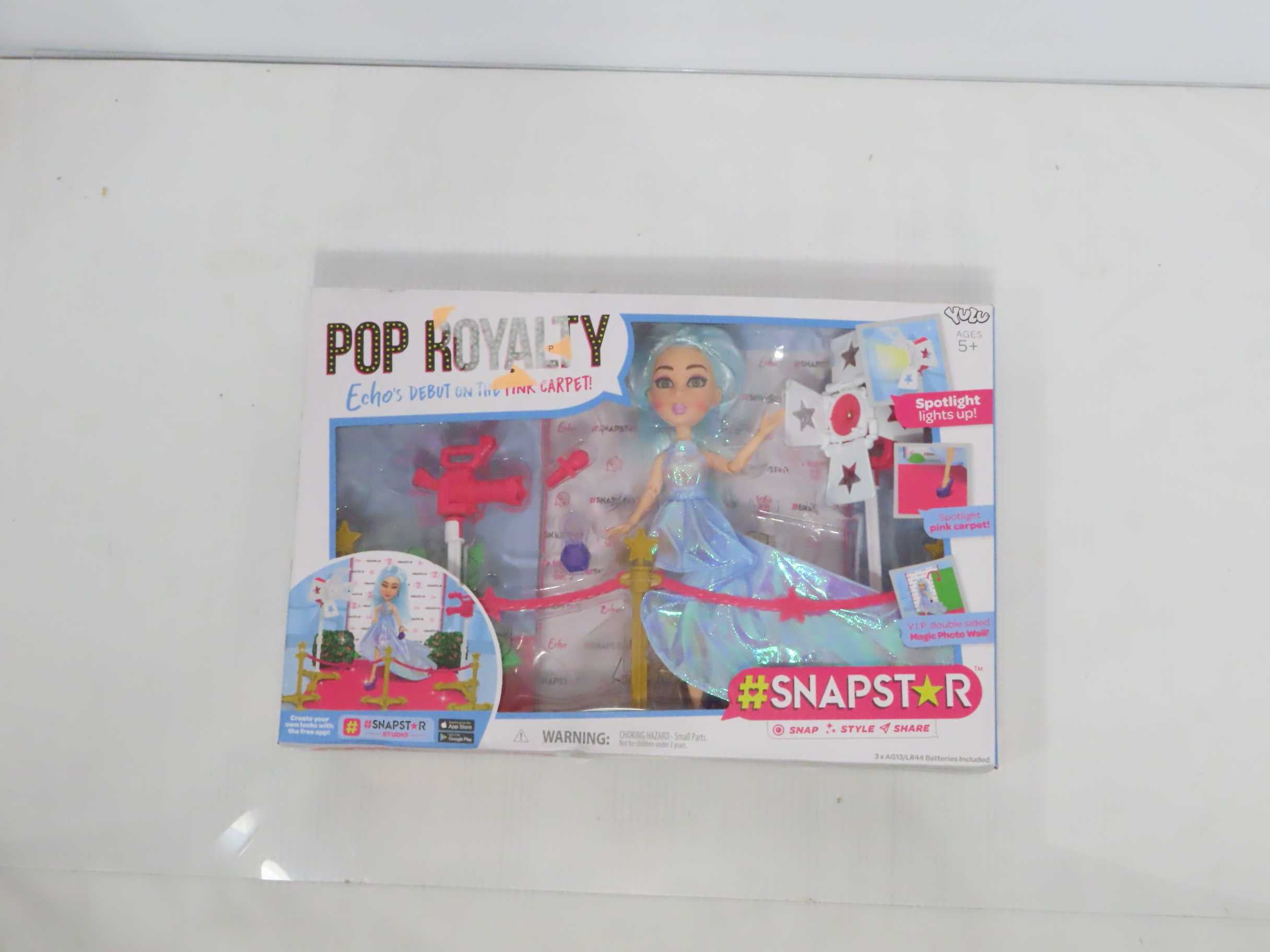 #SNAPSTAR Pop Royalty: Echo's Debut on the Pink Carpet