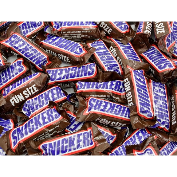 SNICKERS FUN SIZE Chocolate MSF2Candy Bars 1 lb - Bulk Bag, Peanut & Caramel Flavor, Sweet Snacks, Individually Wrapped (26 Pieces)