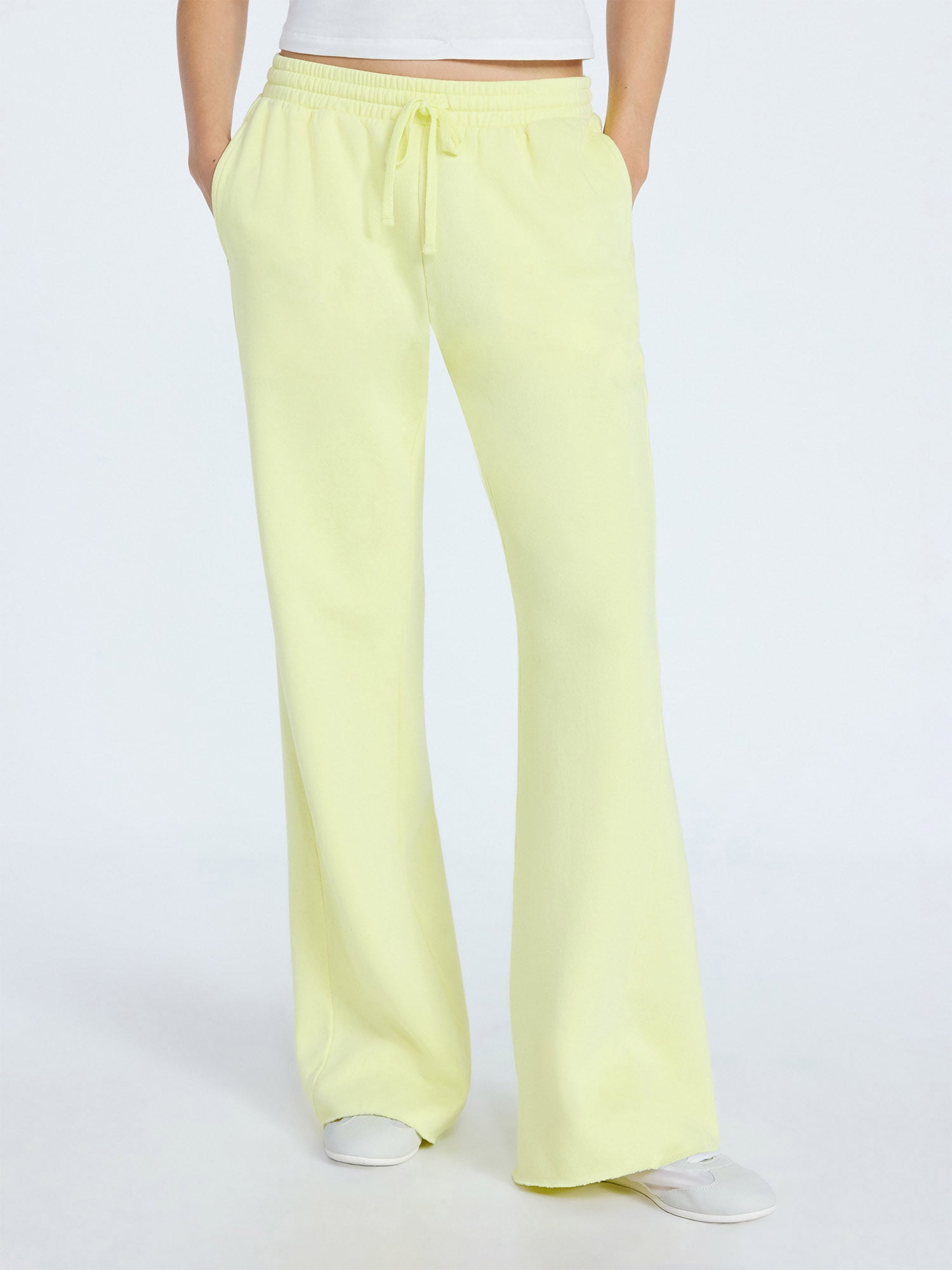 Scoop Women’s and Women's Plus Mineral Washed Fleece Flare Leg Sweatpants, Sizes XS-4X