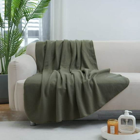 SOFTHUG Throw Blanket Fleece Travel Blankets for Camping Couch Sofa Chair Lightweight Fuzzy Blanket Soft Washable Small Blanket Compact Blanket Twin Green