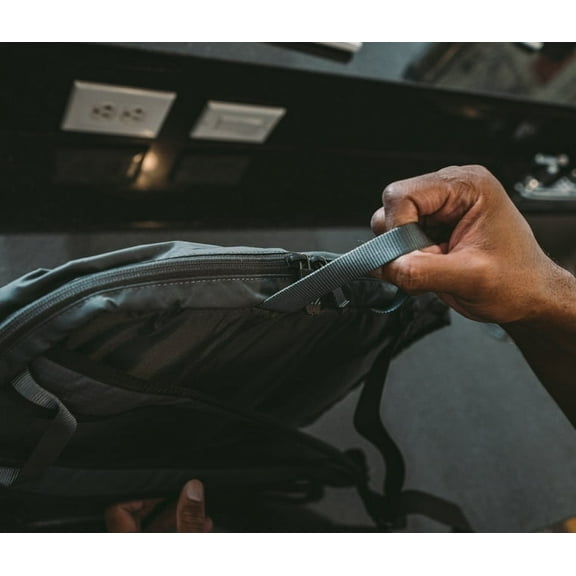 SOG Surrept 12 CS Reversible Carry System (Charcoal)