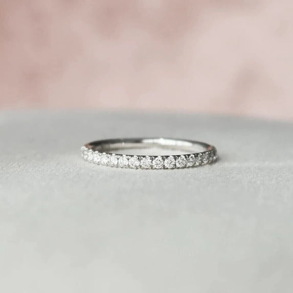 SOLITAIRE JEWELS 1.00CT Round Cut Moissanite Fancy Eternity Wedding Band Solid 10k White Gold