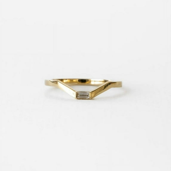SOLITAIRE JEWELS 18k Yellow Gold Baguette Cut Moissanite Minimalist Chevron Perfect Stacking Ring for Wedding