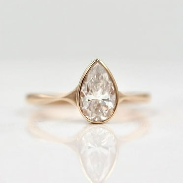 SOLITAIRE JEWELS 2.00CT Pear Moissanite Diamond Bezel Solitaire Engagement Ring 10k Rose Gold