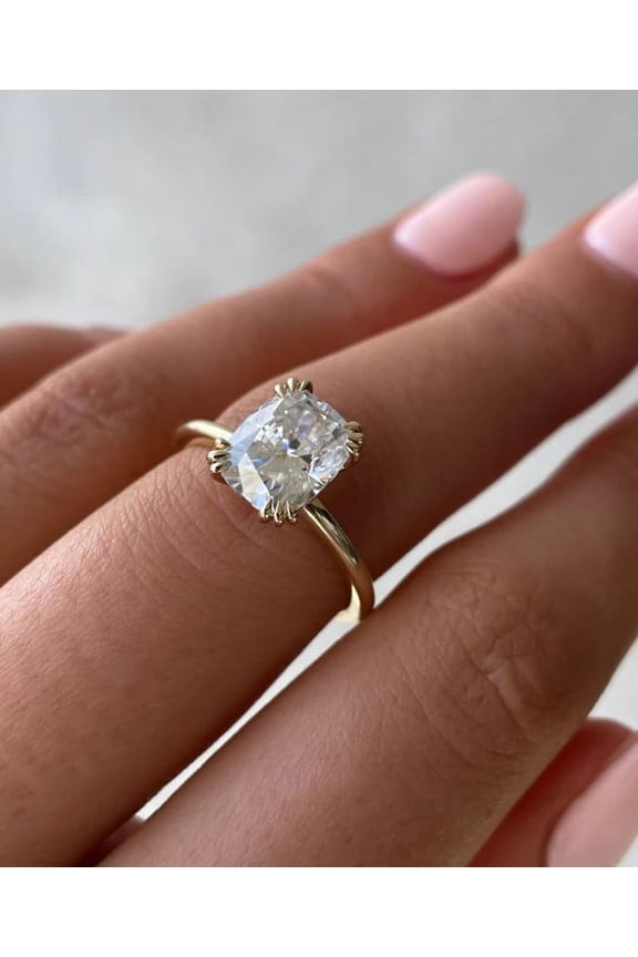 SOLITAIRE JEWELS 2Ct Elongated Cushion Solitaire Ring With Triple-Split Claws 10K Yellow Gold