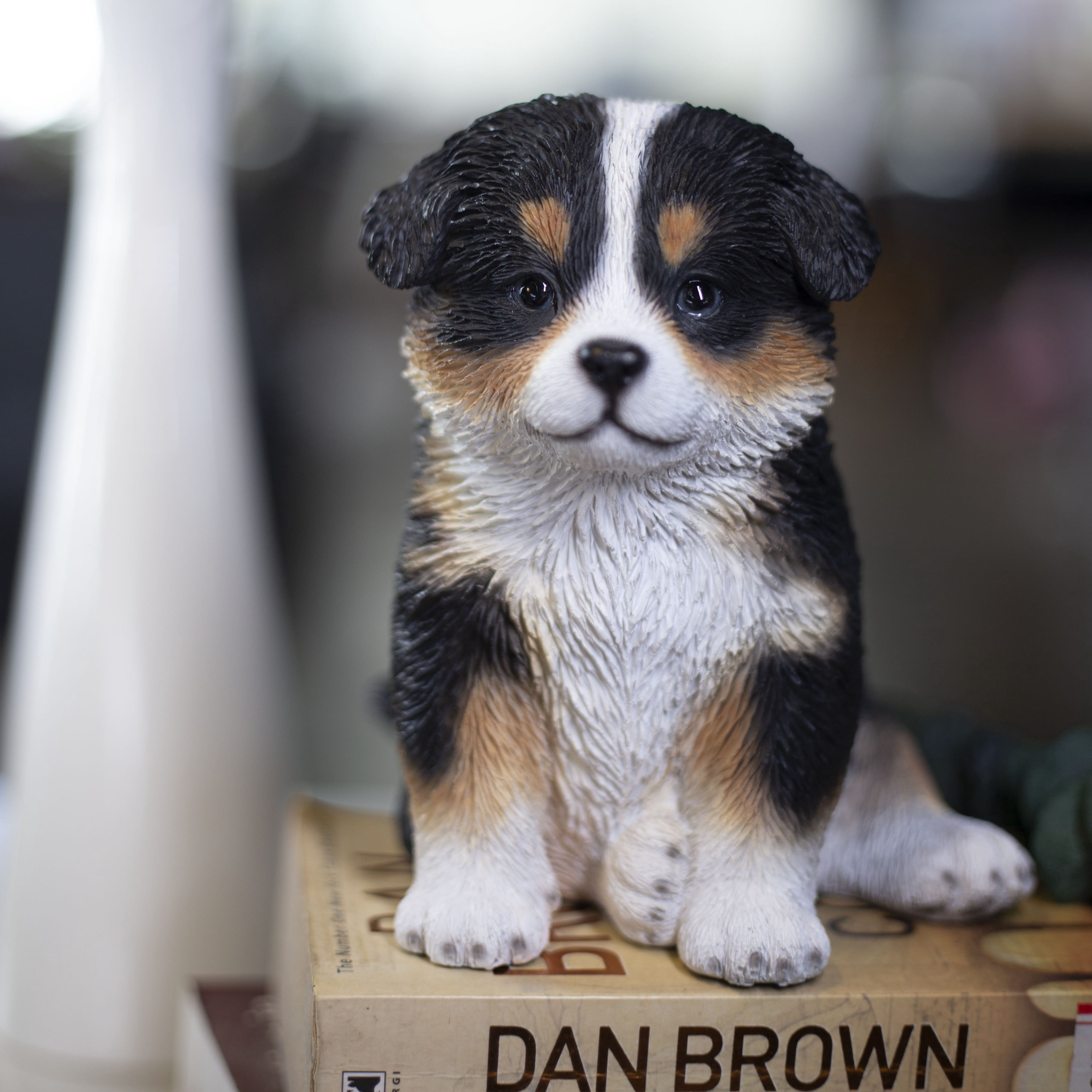 SOREAL White & Brown Australian shepherd | Handpainted Decorative Puppy Statue for Home & Garden Decor | Premium Polyresin Dog Statue | Gift for Dog Lovers | Weather-Resistant Indoor/Outdoor Decor