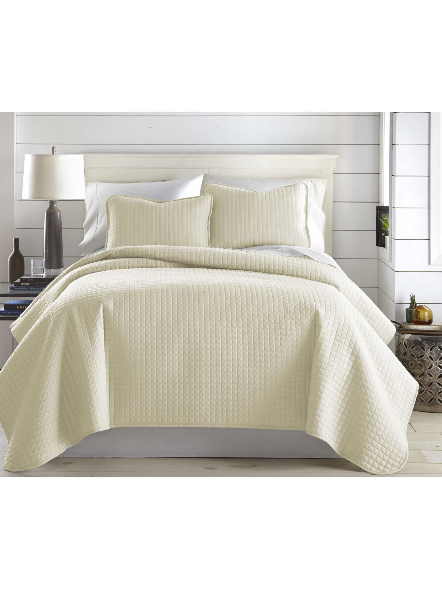 SOUTH SHORE FINE LINENS Ivory Patterned King \ California King Quilt