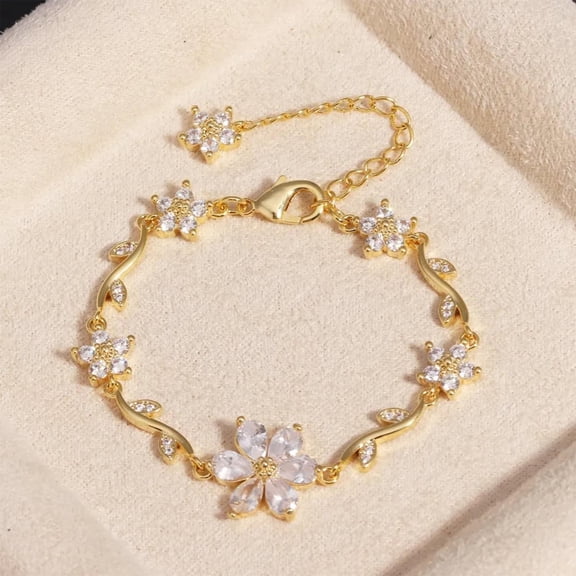 SPOORYYO Flower Exquisite Petal Bracelet Personalized Fashion Jewelry Elegant Floral Design Sparkling Accessory Lightweight Comfortable Gift