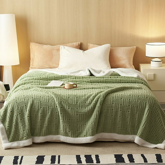 SPOORYYO Premium Fleece Throw Blanket for Couch, Ultra Soft Warm Fluffy Decorative Striped Blanket for All Season Comfort, Ideal Gift