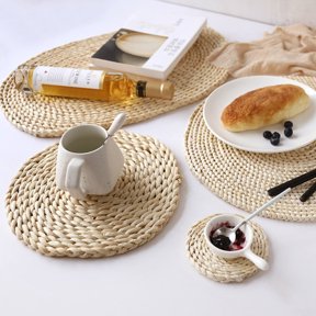 SPRING PARK Woven Placemats for Dining Table, Natural Corn Hulls Weave Placemat Round Braided Rattan Tablemats Insulation Pads for Kitchen