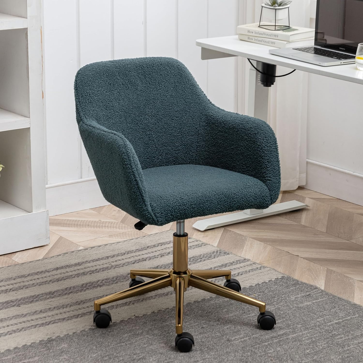 SQUIOJ Furry Office Chair Fuzzy Swivel Desk Chair Faux Fur Home Office