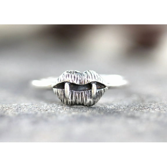 SSD_Sterling Silver Vampire Ring Halloween Ring Fangs Ring Lips Ring Spooky Ring