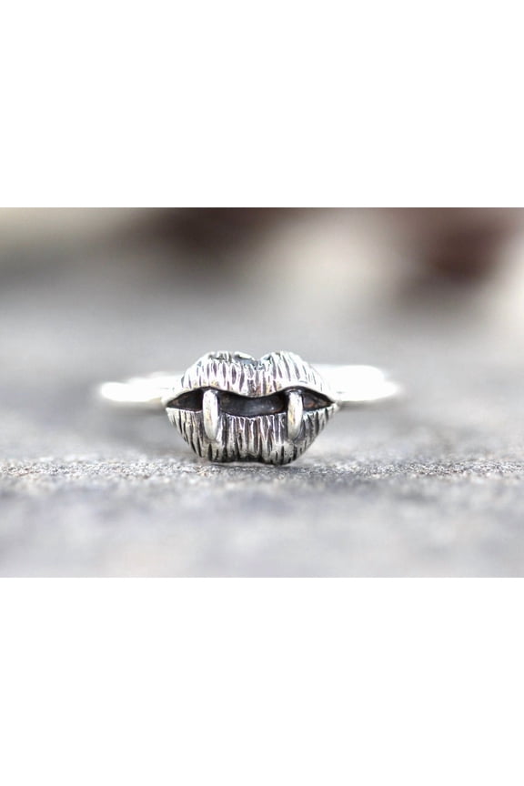 SSD_Sterling Silver Vampire Ring Halloween Ring Fangs Ring Lips Ring Spooky Ring