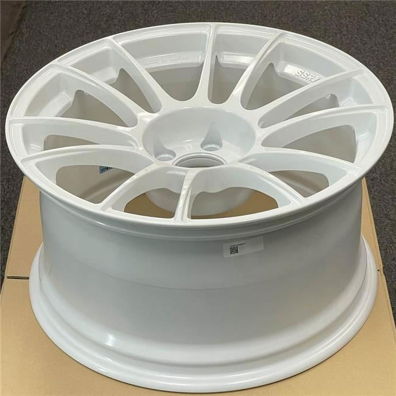 SSR GTX04 19x9.5 +38 5x114.3 White main image 0