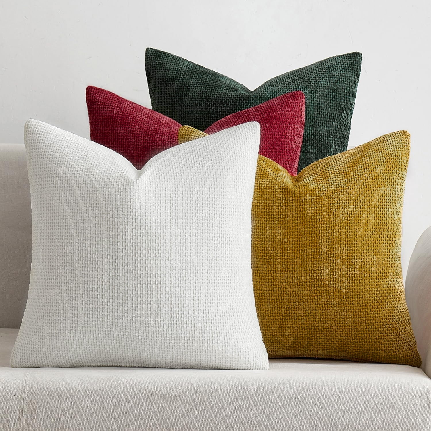 SUSIELADY Set of 4 Decorative Throw Pillow Covers 18x18 Inch, Soft Chenille Cushion Covers for Couch Sofa Bed, Boho Farmhouse Style for Living Room & Bedroom Decor, Christmas Red/Green