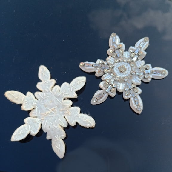 SWETRACE 2pcs White Snowflake Bead Applique for Clothing Decoration and Repair