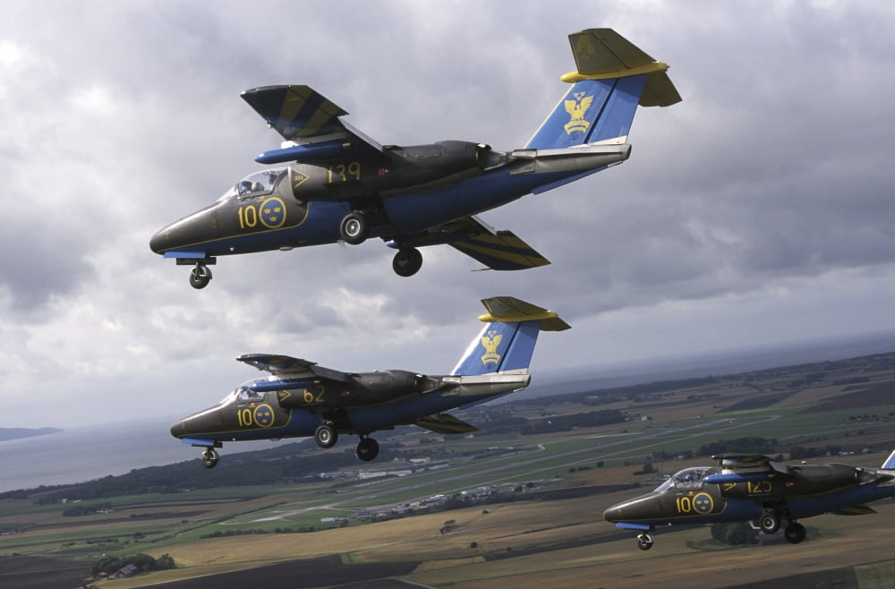 Saab 105 jet trainers of the Swedish Air Force display team Team 60 Canvas Art - Daniel KarlssonStocktrek Images (35 x 23)